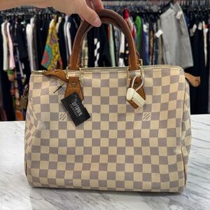 LOUIS VUITTON Handbag with Brown Accents